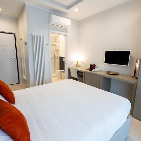 Napoli City Center - Appartamenti E Camere Bagian luar foto