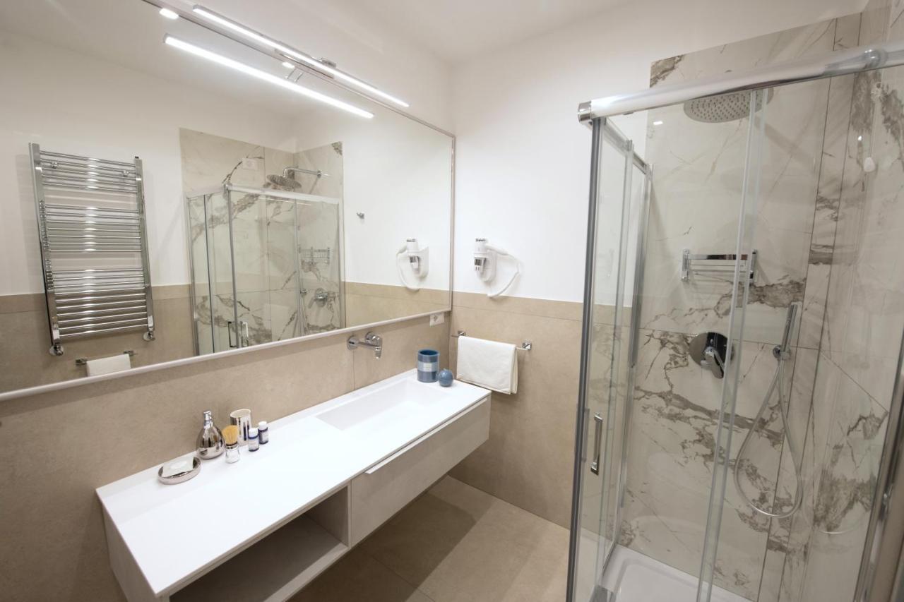 Napoli City Center - Appartamenti E Camere Bagian luar foto