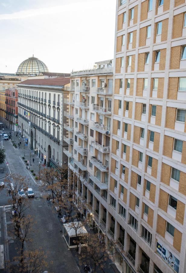 Napoli City Center - Appartamenti E Camere Bagian luar foto