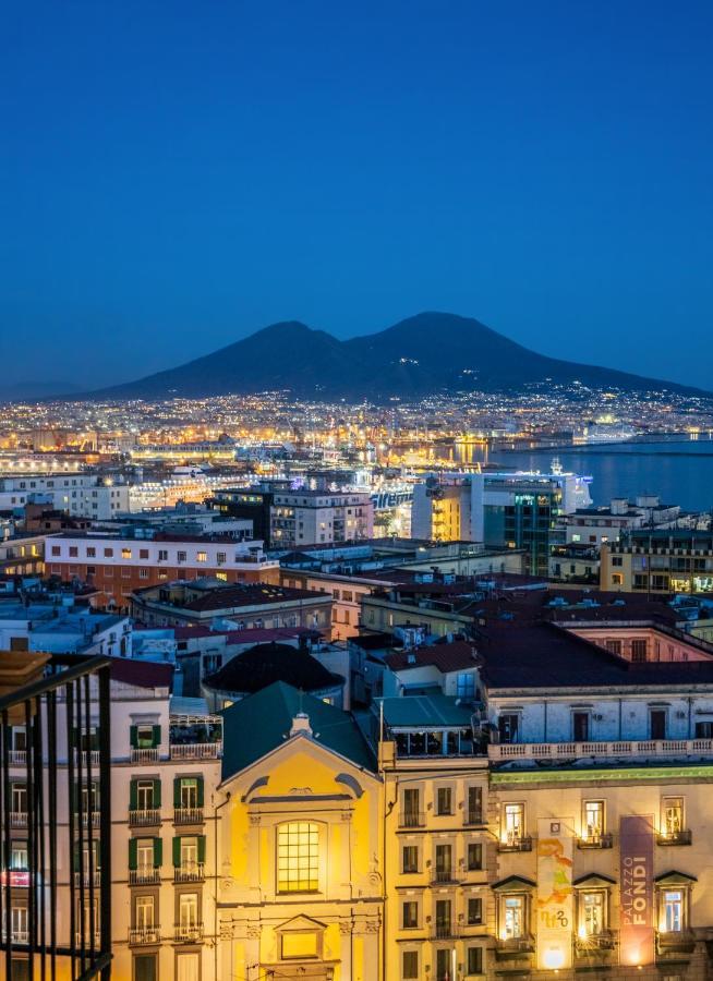 Napoli City Center - Appartamenti E Camere Bagian luar foto