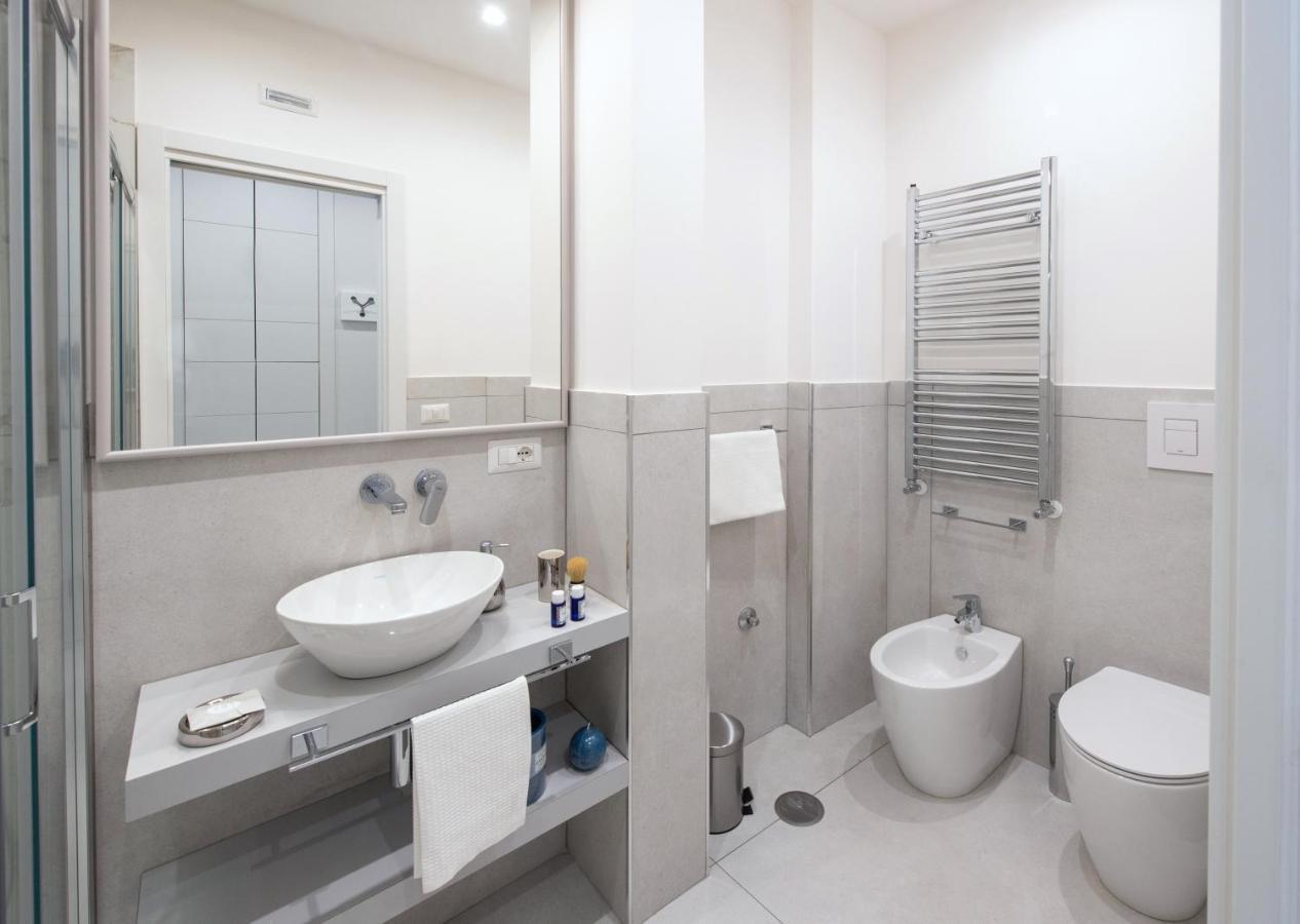 Napoli City Center - Appartamenti E Camere Bagian luar foto