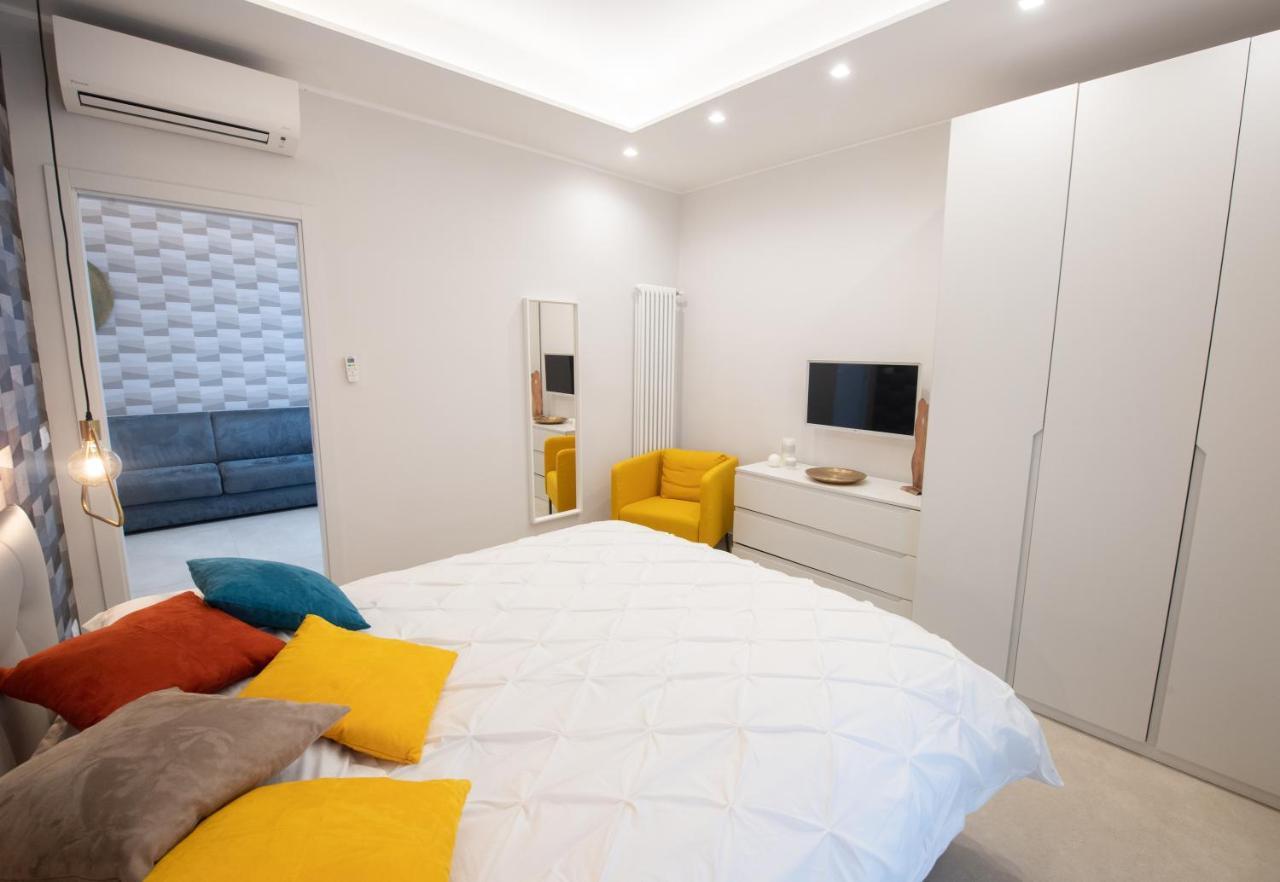Napoli City Center - Appartamenti E Camere Bagian luar foto