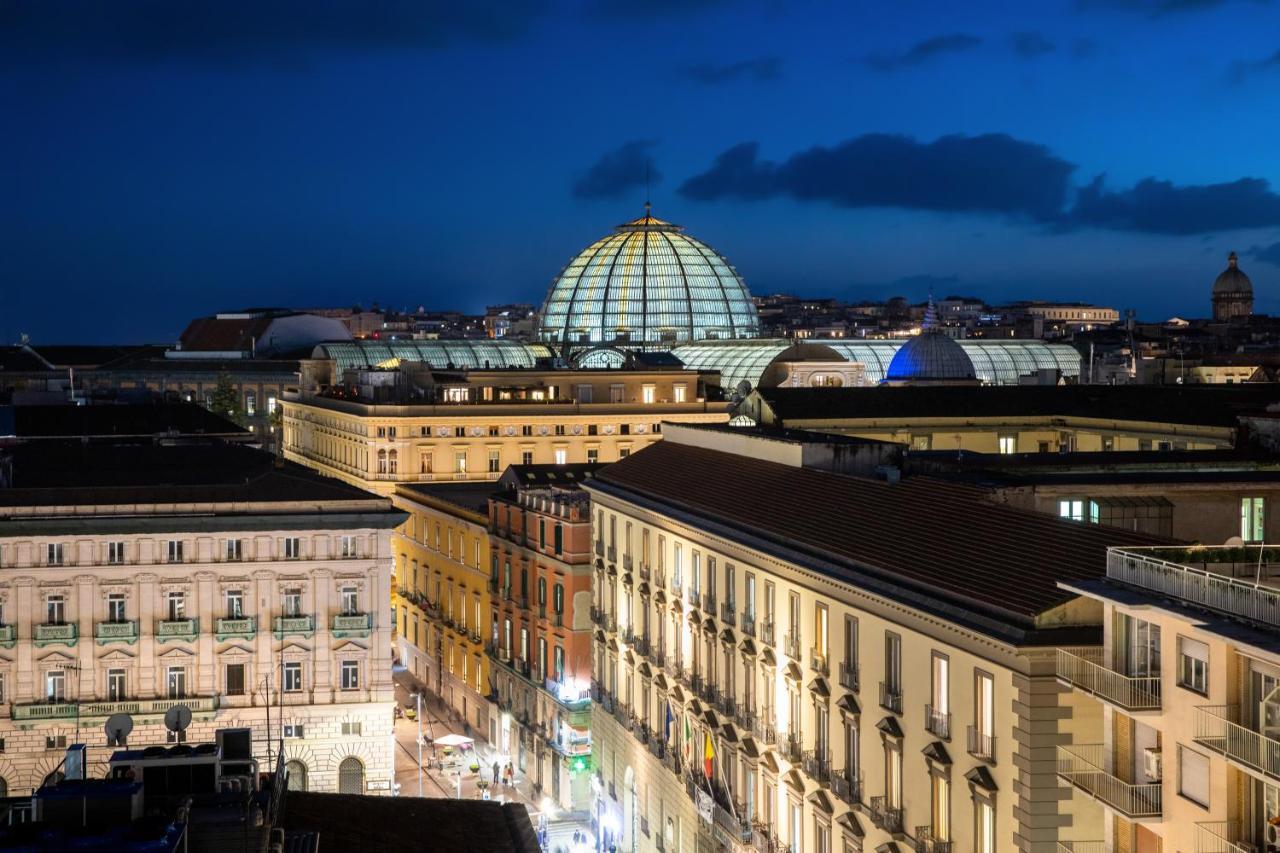 Napoli City Center - Appartamenti E Camere Bagian luar foto