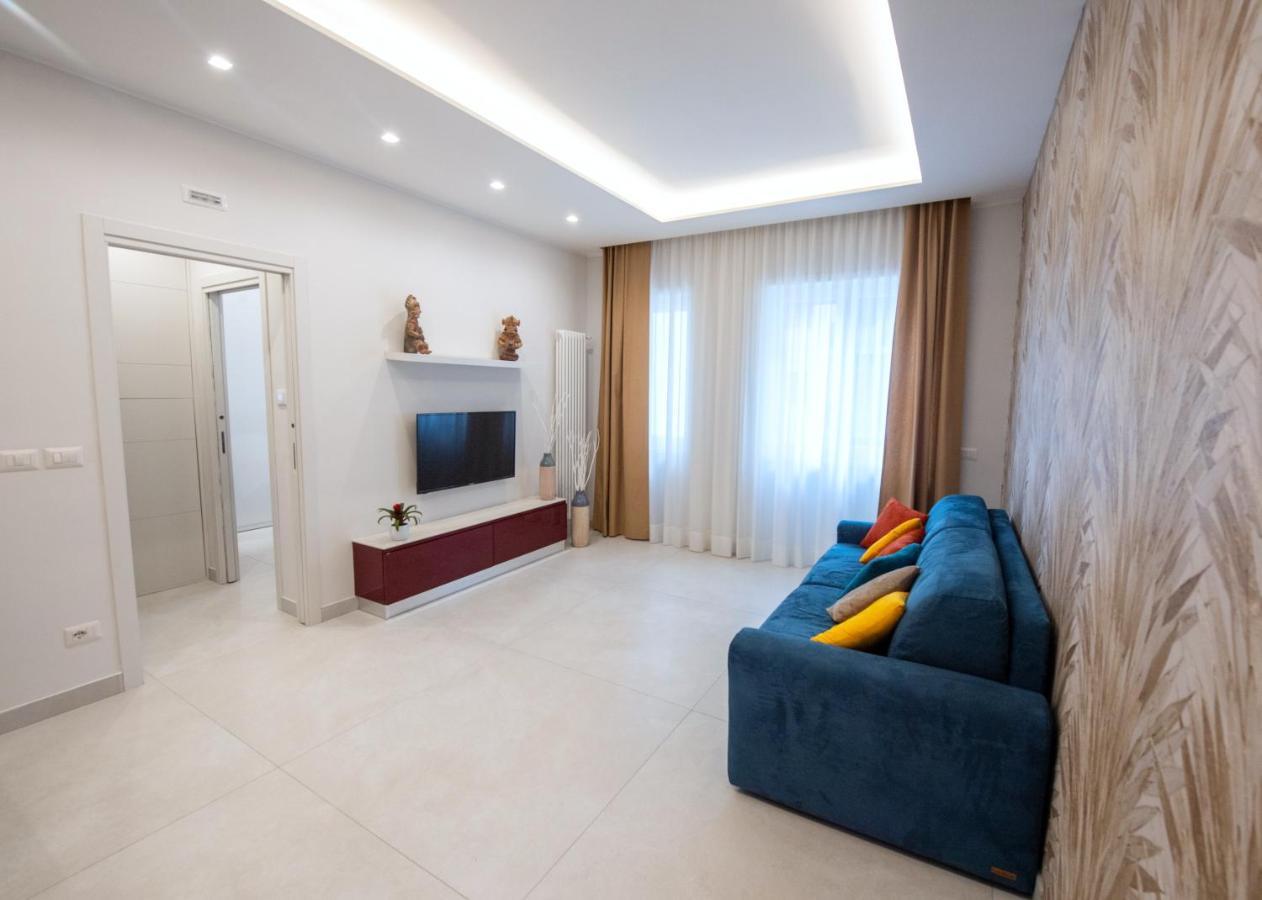 Napoli City Center - Appartamenti E Camere Bagian luar foto