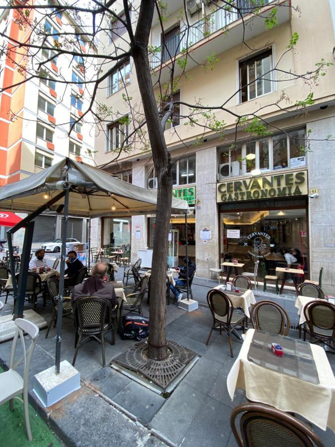 Napoli City Center - Appartamenti E Camere Bagian luar foto