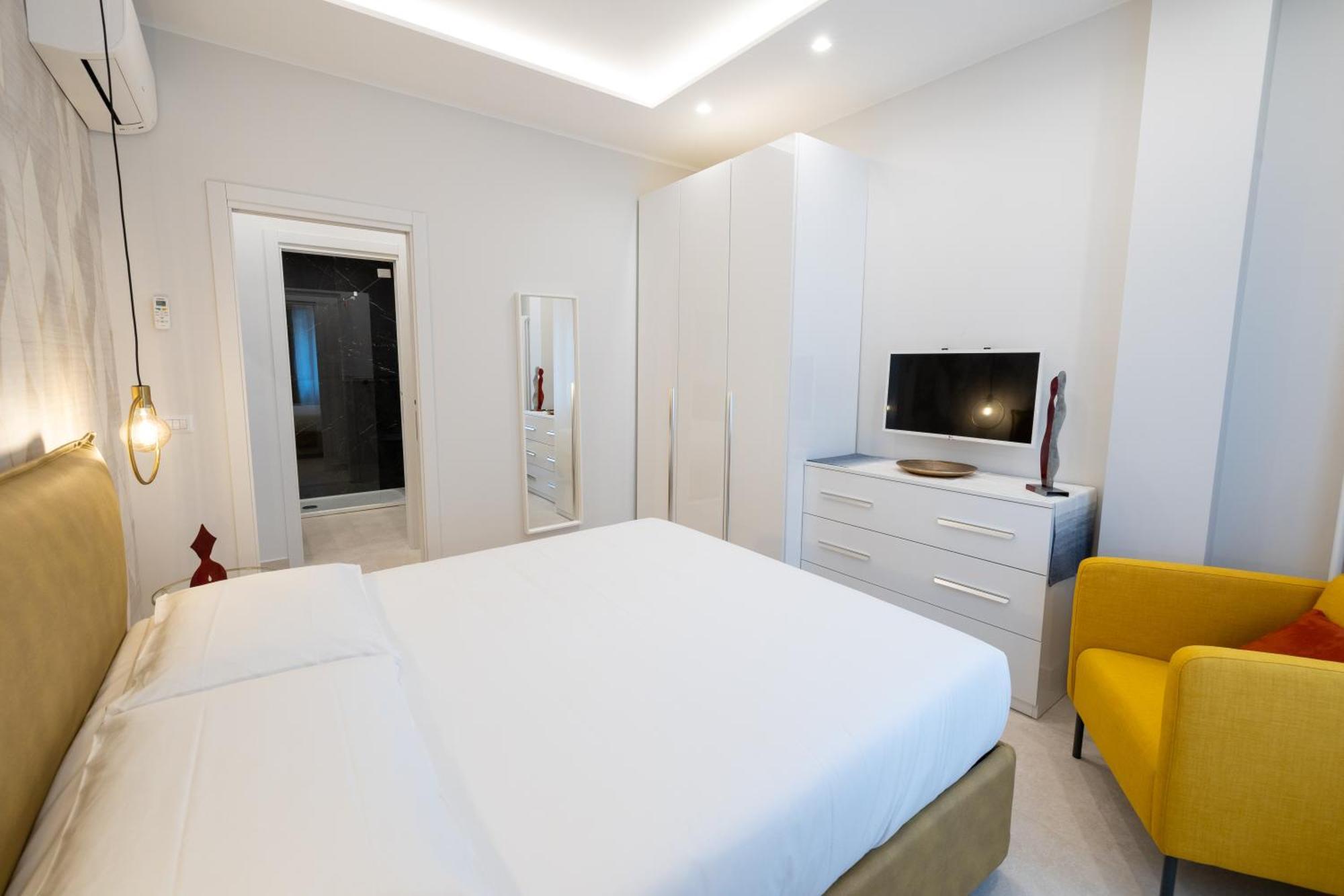 Napoli City Center - Appartamenti E Camere Bagian luar foto